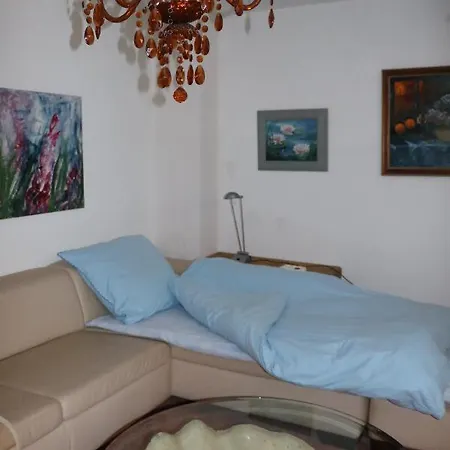 Mit Gartenblick Und Kleines Im 3 Familienhaus