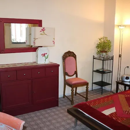 Mit Gartenblick Und Kleines Im 3 Familienhaus