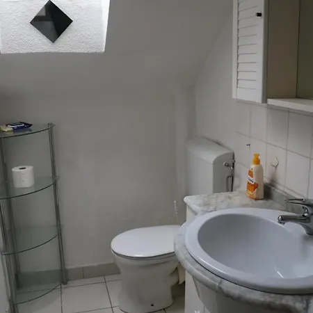 Mit Gartenblick Und Kleines Im 3 Familienhaus Apartamento