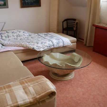 Mit Gartenblick Und Kleines Im 3 Familienhaus *