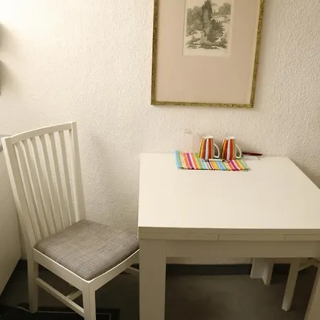 Apartamento Mit Gartenblick Und Kleines Im 3 Familienhaus