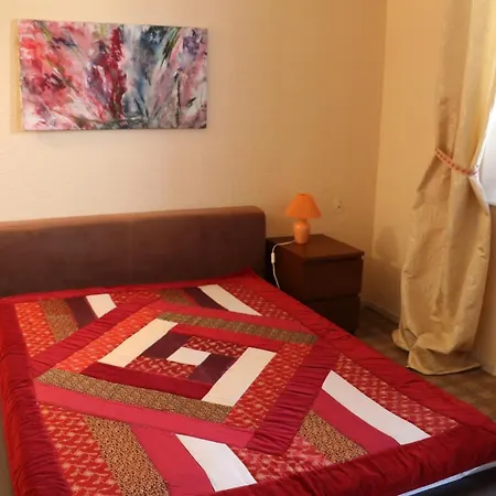 Mit Gartenblick Und Kleines Im 3 Familienhaus *