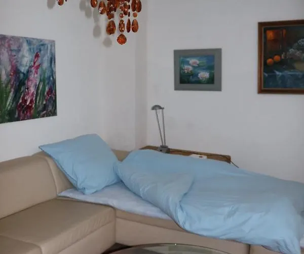 Mit Gartenblick Und Kleines Im 3 Familienhaus