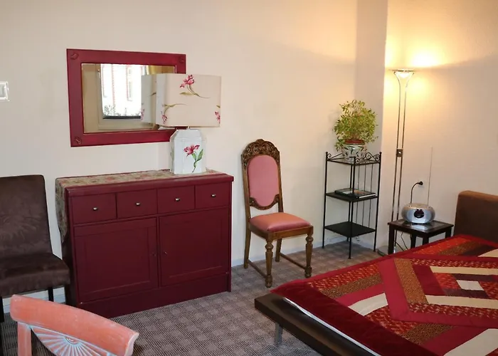 Mit Gartenblick Und Kleines Im 3 Familienhaus