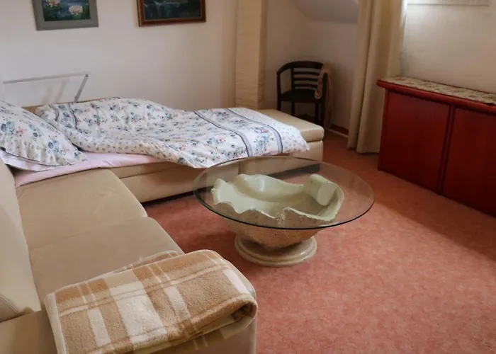 Mit Gartenblick Und Kleines Im 3 Familienhaus *